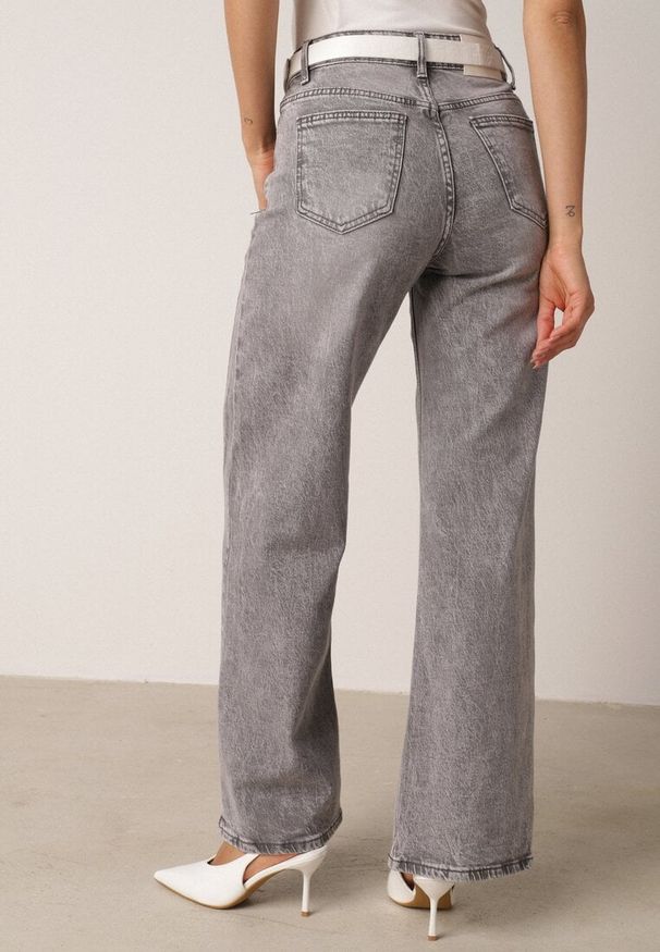 Born2be - Szare Bawełniane Jeansy o Szerokim Kroju z Wysokim Stanem i Przetarciami Ryrixia. Okazja: na co dzień. Stan: podwyższony. Kolor: szary. Styl: casual, klasyczny