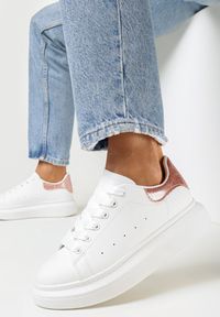 Born2be - Biało-Różowe Sneakersy Sondos. Nosek buta: okrągły. Kolor: biały. Materiał: skóra ekologiczna. Szerokość cholewki: normalna. Obcas: na platformie