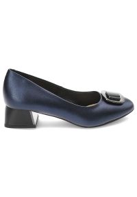 Granatowe Czółenka Armodo Eleganckie Obuwie Damskie Premium. Nosek buta: okrągły. Zapięcie: klamry. Kolor: niebieski. Materiał: materiał, skóra, syntetyk. Obcas: na obcasie. Styl: elegancki. Wysokość obcasa: średni
