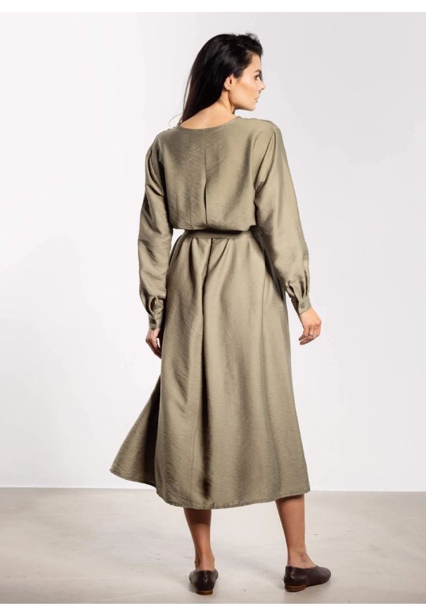 Infinite You - Elegancka sukienka rozkloszowana z długim rękawem zielona. Kolor: zielony, brązowy. Długość rękawa: długi rękaw. Styl: elegancki