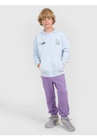 4f - 4F Spodnie dresowe joggery chłopięce - fioletowe 140 (9-10 lat). Okazja: na co dzień. Kolor: fioletowy. Materiał: dresówka. Wzór: ze splotem, gładki. Sezon: lato. Styl: młodzieżowy, sportowy, casual #1