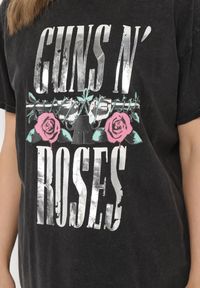 Born2be - Ciemnoszary T-shirt z Bawełny z Napisem Guns N' Roses Pocamona. Kolor: szary. Materiał: bawełna. Wzór: napisy. Styl: rockowy #5