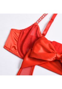 Intica - Body z kokardą i łańcuszkiem na specjalne okazje Harriette. Kolor: czerwony. Materiał: materiał #7