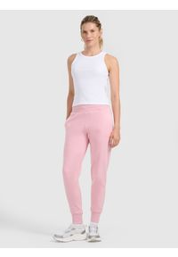 4f - 4F Spodnie dresowe joggery damskie - różowe XS. Kolor: różowy. Materiał: dresówka. Wzór: gładki, ze splotem #1
