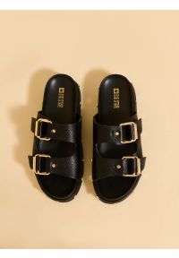 Big-Star - Klapki damskie na podwyższonej podeszwie czarne NN274082 906. Kolor: czarny. Materiał: skóra, syntetyk, jeans. Styl: elegancki, rockowy, klasyczny #10