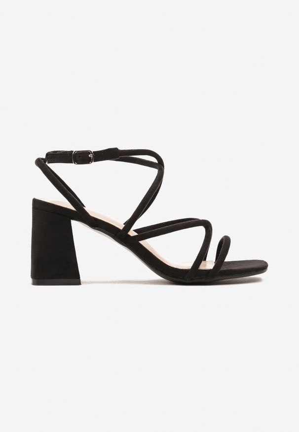 Born2be - Czarne Sandały na Słupku Zapinane przy Kostce na Sprzączkę Asgiria. Okazja: na co dzień. Zapięcie: sprzączka. Kolor: czarny. Materiał: jeans. Sezon: lato. Obcas: na słupku. Styl: elegancki, casual