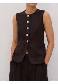 Reserved - Taliowana kamizelka z lnem - ciemnobrązowy. Kolor: brązowy. Materiał: len