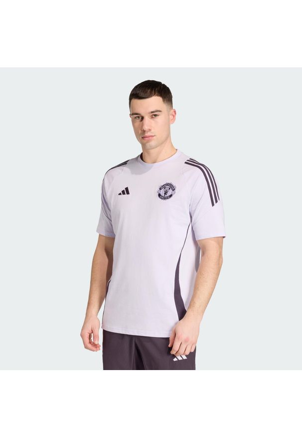 Adidas - Bawełniana koszulka Manchester United Tiro 25 Competition. Kolor: fioletowy, wielokolorowy, czarny. Materiał: bawełna. Sport: piłka nożna