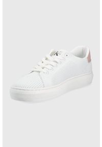 Calvin Klein Jeans tenisówki damskie kolor biały. Nosek buta: okrągły. Zapięcie: sznurówki. Kolor: biały. Materiał: materiał, włókno, guma