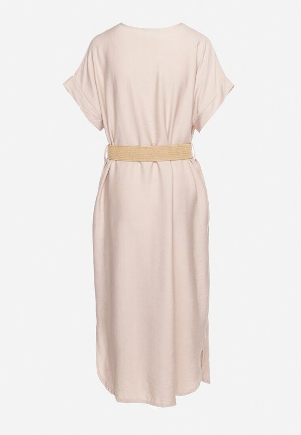 Born2be - Jasnobeżowa Wiskozowa Sukienka z Paskiem Ozdobionym Plecionką i Klamrą Mlevena. Typ kołnierza: dekolt w kształcie V. Kolekcja: plus size. Kolor: beżowy. Materiał: wiskoza. Długość rękawa: krótki rękaw. Wzór: aplikacja. Typ sukienki: dla puszystych. Styl: elegancki