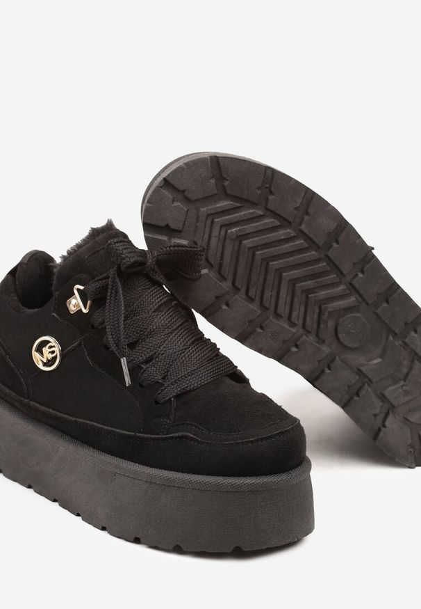 Renee - Czarne Sneakersy z Ekozamszu na Grubej Podeszwie Wyściełane Futerkiem Senavel. Okazja: na spacer. Zapięcie: sznurówki. Kolor: czarny. Materiał: futro. Sezon: jesień. Sport: turystyka piesza