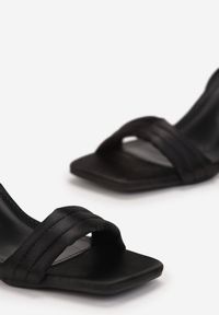 Renee - Czarne Sandały Danynril. Nosek buta: otwarty. Kolor: czarny. Materiał: materiał, satyna. Obcas: na obcasie. Wysokość obcasa: średni #5
