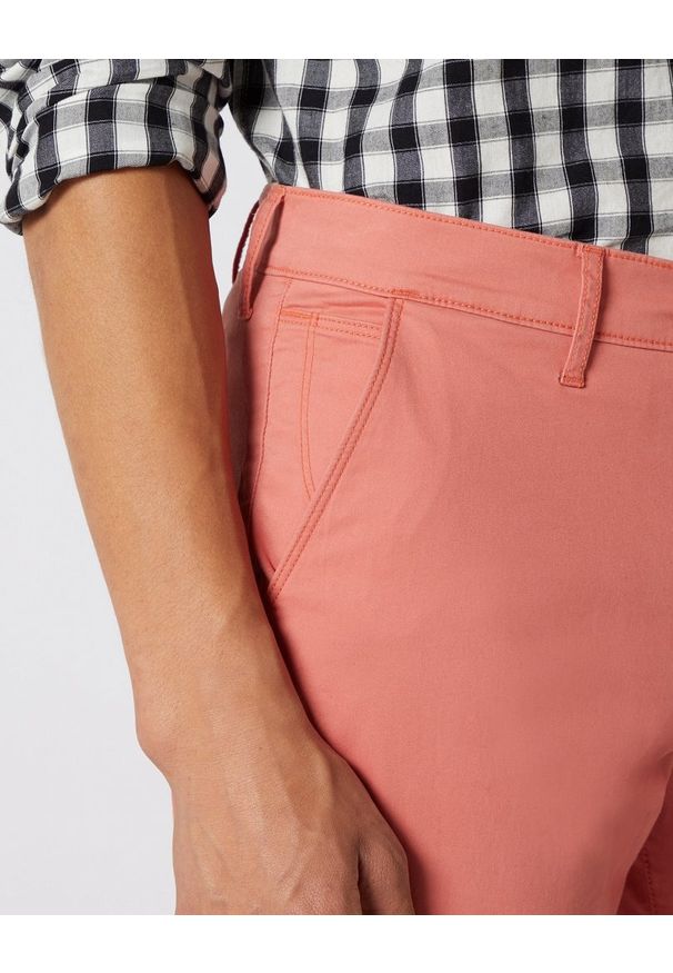 Wrangler - SPODNIE MĘSKIE WRANGLER CHINO CORAL W16LWAR03 112127328
