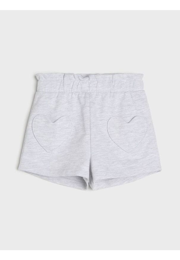 Sinsay - Bawełniane szorty dresowe z kieszeniami w kształcie serca - szary. Kolor: szary. Materiał: bawełna, dresówka