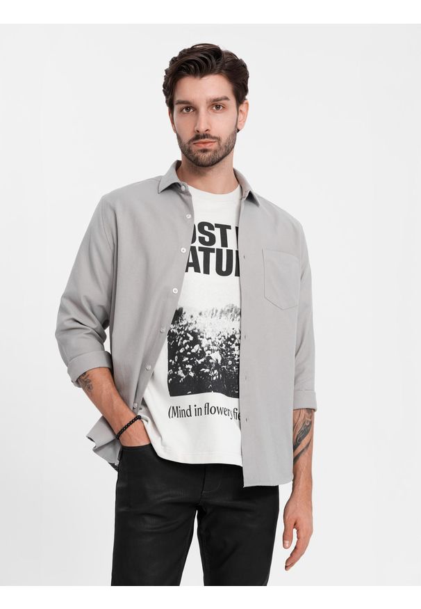 Ombre Clothing - Koszula męska z kieszenią REGULAR FIT - szara V1. Kolor: szary. Materiał: bawełna, poliester. Długość rękawa: długi rękaw. Długość: długie. Wzór: melanż