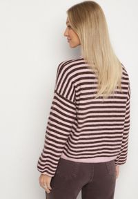Born2be - Różowy Sweter Oversize w Paski z Dodatkiem Wełny i Wiskozy Tianalla. Kolor: różowy. Materiał: wiskoza, wełna. Wzór: paski. Styl: elegancki