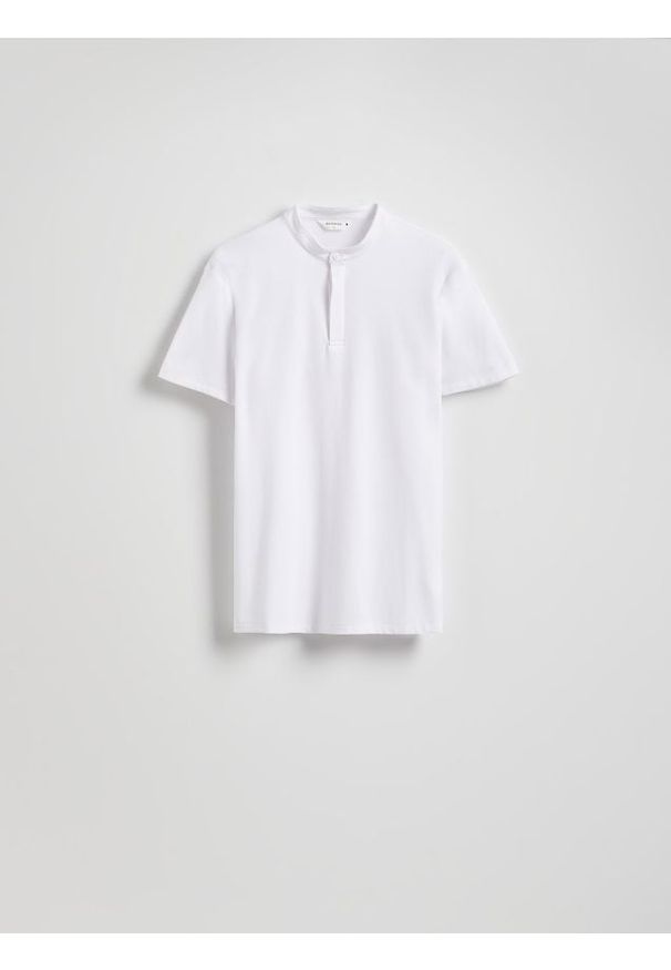 Reserved - Koszula polo slim fit - biały. Typ kołnierza: polo. Kolor: biały. Materiał: dzianina, wiskoza