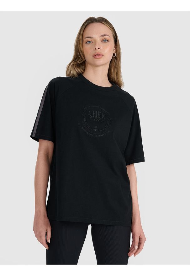 4f - 4F T-shirt oversize z nadrukiem damski - czarny XS. Okazja: na co dzień. Kolor: czarny. Materiał: jersey, tkanina, dzianina, bawełna, materiał. Długość rękawa: krótki rękaw. Długość: krótkie. Wzór: nadruk. Styl: sportowy, klasyczny, casual