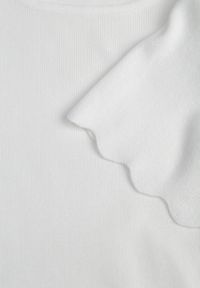 Renee - Biała Dzianinowa Bluzka z Nieregularnymi Krawędziami Datria. Kolor: biały. Materiał: dzianina #4