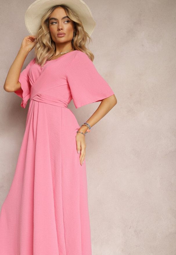 Renee - Różowa Rozkloszowana Sukienka Maxi z Szerokim Rękawem i Gumką w Pasie Sador. Kolor: różowy. Długość: maxi