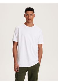 Reserved - T-shirt regular - biały. Kolor: biały. Materiał: dzianina, bawełna