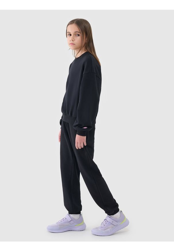 4f - 4F Spodnie dresowe joggery dziewczęce - czarne 134 (8-9 lat). Okazja: na co dzień. Kolor: czarny. Materiał: dresówka. Wzór: gładki, ze splotem. Sezon: lato. Styl: casual, sportowy