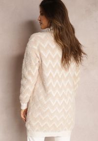 Renee - Beżowy Niezapinany Kardigan o Przedłużonym Fasonie w Zygzaki Chevron Oherna. Kolor: beżowy. Materiał: tkanina. Długość: długie. Wzór: paski #5