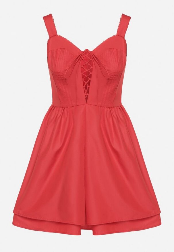 Born2be - Czerwona Bawełniana Sukienka Vices w Rustykalnym Stylu z Wiązaniem Fenavira. Okazja: na co dzień. Kolor: czerwony. Materiał: bawełna. Długość rękawa: na ramiączkach. Wzór: aplikacja. Styl: casual