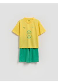 Reserved - Sportowy komplet z nadrukiem - jasnożółty. Kolor: żółty. Materiał: dzianina. Wzór: nadruk. Styl: sportowy