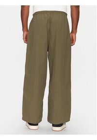 Adidas - adidas Spodnie dresowe Parachute JD5416 Zielony Loose Fit. Kolor: zielony. Materiał: syntetyk #2