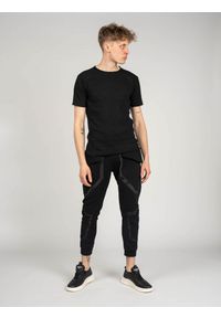 Xagon Man T-Shirt | P22082 V5 8300 | Mężczyzna | Czarny. Okazja: na co dzień. Kolor: czarny. Materiał: elastan, bawełna. Długość: długie. Styl: casual