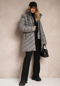 Renee - Ciemnoszara Zimowa Kurtka z Ukośnym Pikowaniem i Nieodpinanym Kapturem Siaritha. Okazja: na co dzień, na spacer. Kolor: szary. Materiał: jeans. Sezon: zima. Styl: elegancki, casual #5