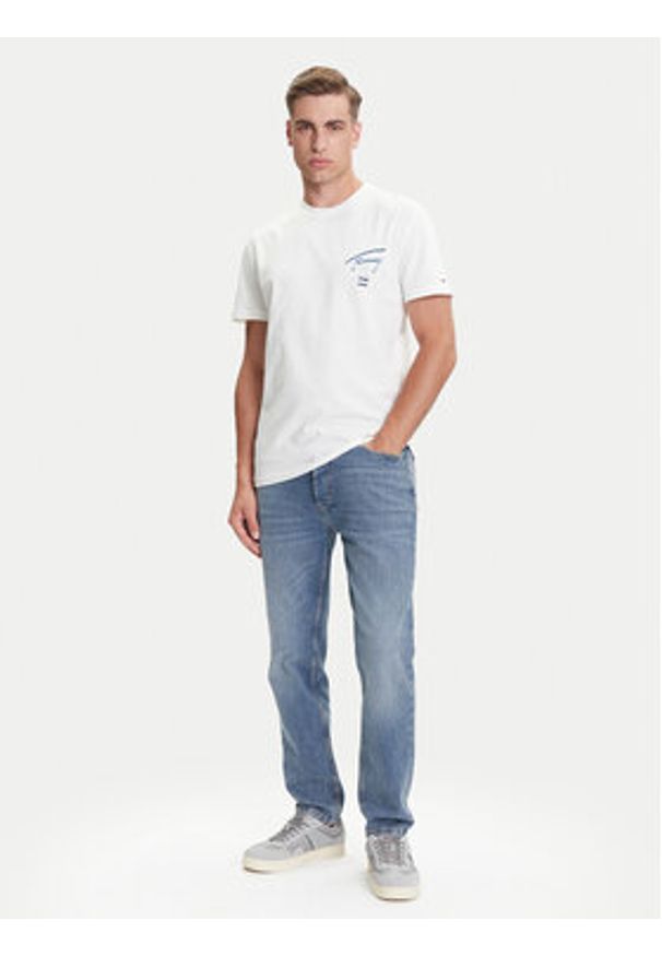 Tommy Jeans T-Shirt Signature City DM0DM21934 Biały Regular Fit. Kolor: biały. Materiał: bawełna