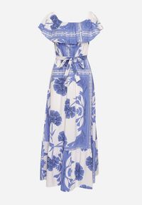 Born2be - Niebiesko-Biała Sukienka Typu Hiszpanka z Gumką w Pasie i Materiałowym Paskiem Ozdobiona Falbanką Woneri. Typ kołnierza: dekolt hiszpanka. Kolor: niebieski. Materiał: materiał. Wzór: aplikacja #6