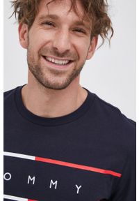 TOMMY HILFIGER - Tommy Hilfiger Longsleeve bawełniany kolor granatowy z nadrukiem. Okazja: na co dzień. Kolor: niebieski. Materiał: bawełna. Długość rękawa: długi rękaw. Wzór: nadruk. Styl: casual #3