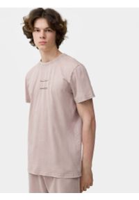 4f - T-shirt regular z nadrukiem męski. Kolor: beżowy. Materiał: bawełna. Wzór: nadruk #1