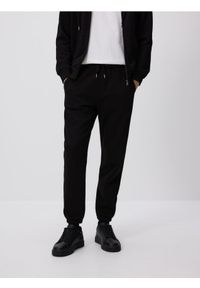 Reserved - Spodnie dresowe regular fit - czarny. Kolor: czarny. Materiał: dresówka
