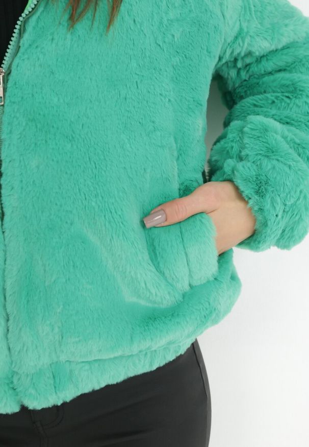 Born2be - Zielona Kurtka Futerko Teddy Oversize Denon. Typ kołnierza: kaptur. Kolor: zielony. Materiał: futro. Sezon: zima, jesień