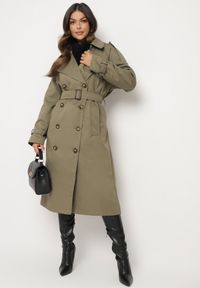 Born2be - Zielony Dwurzędowy Płaszcz Trencz o Oversizowym Kroju z Paskiem Inathara. Okazja: na co dzień, na spacer, do pracy. Kolor: zielony. Materiał: jeans. Wzór: aplikacja. Styl: casual, klasyczny #5