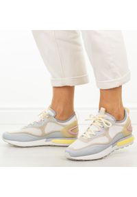 Szare sportowe buty damskie Filippo Dp7843/26. Okazja: na co dzień, na spacer. Nosek buta: okrągły. Zapięcie: sznurówki. Kolor: szary. Materiał: tkanina. Sezon: wiosna, lato, jesień. Obcas: na płaskiej podeszwie. Sport: turystyka piesza #1