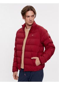 Kurtka puchowa Tommy Jeans. Kolor: czerwony. Materiał: puch #1
