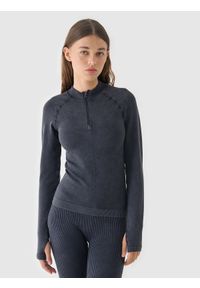 4f - Longsleeve bezszwowy slim w prążki damski - czarny. Okazja: na co dzień. Typ kołnierza: kołnierzyk stójkowy. Kolor: czarny. Materiał: syntetyk, materiał, dzianina, prążkowany. Długość rękawa: długi rękaw. Długość: długie. Wzór: prążki. Styl: sportowy, casual, klasyczny