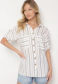 Born2be - Beżowo-Szara Bawełniana Koszula Oversize w Paski Filalira. Okazja: na co dzień. Typ kołnierza: dekolt w serek, kołnierzyk klasyczny. Kolor: beżowy. Materiał: bawełna. Długość rękawa: długi rękaw. Długość: długie. Wzór: paski. Styl: klasyczny, elegancki, casual #4