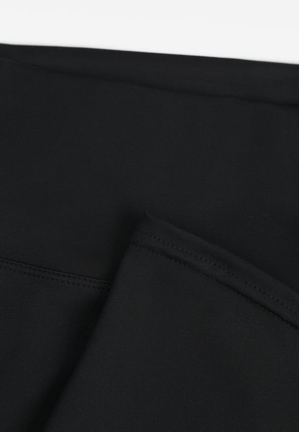 Born2be - Czarne Legginsy o Kroju Dzwonów z Wysokim Stanem i Modelującym Marszczeniem Pronone. Okazja: na co dzień. Stan: podwyższony. Kolor: czarny. Materiał: jeans. Długość: krótkie. Styl: casual, elegancki