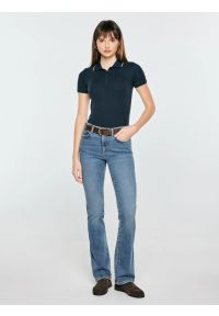 Big-Star - koszulka damska polo z kontrastowym wykończeniem granatowa sessa 403. Okazja: na co dzień. Typ kołnierza: polo. Kolor: niebieski. Materiał: jeans, dzianina, bawełna, prążkowany, elastan. Wzór: ze splotem. Styl: casual, klasyczny #5