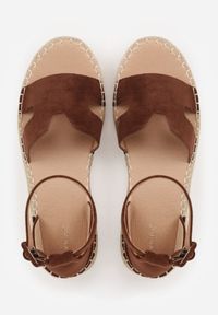 Renee - Ciemnobrązowe Sandały VICES na Koturnie z Plecionką i Wycięciami przy Cholewce Celanele. Okazja: na co dzień. Zapięcie: sprzączka. Kolor: brązowy. Wzór: ażurowy. Sezon: lato. Obcas: na koturnie. Styl: wakacyjny, casual, elegancki #7