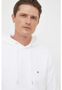 TOMMY HILFIGER - Tommy Hilfiger bluza męska kolor biały z kapturem gładka. Typ kołnierza: kaptur. Kolor: biały. Materiał: bawełna, materiał. Długość rękawa: długi rękaw. Długość: długie. Wzór: gładki #3