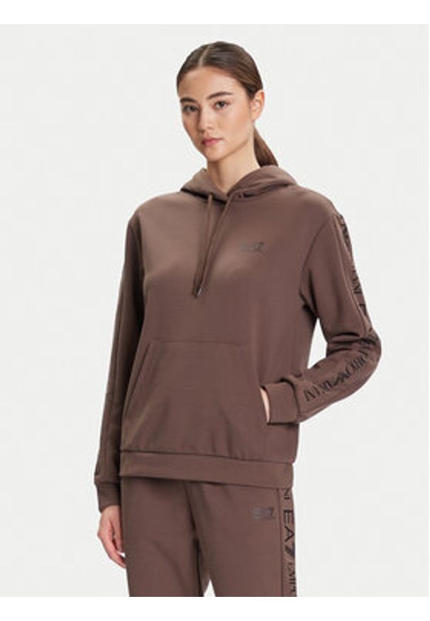 EA7 Emporio Armani Dres 7W000789 AF18880 U6063 Brązowy Regular Fit. Kolor: brązowy. Materiał: syntetyk