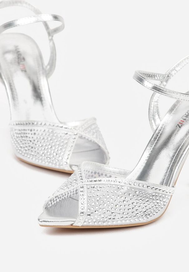 Born2be - Srebrne Sandały na Szpilce z Cyrkoniami Aurefera. Okazja: na co dzień. Zapięcie: sprzączka. Kolor: srebrny. Materiał: jeans. Wzór: aplikacja. Obcas: na szpilce. Styl: casual, elegancki