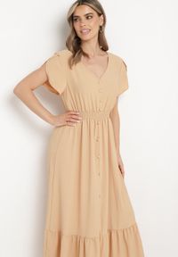 Born2be - Ciemnobeżowa Sukienka z Cienkimi Gumkami w Pasie Ozdobiona Guzikami z Rozcięciem i Falbanką Farcia. Okazja: na co dzień. Kolor: beżowy. Długość rękawa: krótki rękaw. Wzór: aplikacja. Typ sukienki: proste. Styl: casual, elegancki #7